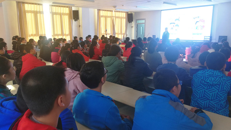 法学院为附中举办预防校园欺凌法制专题讲座